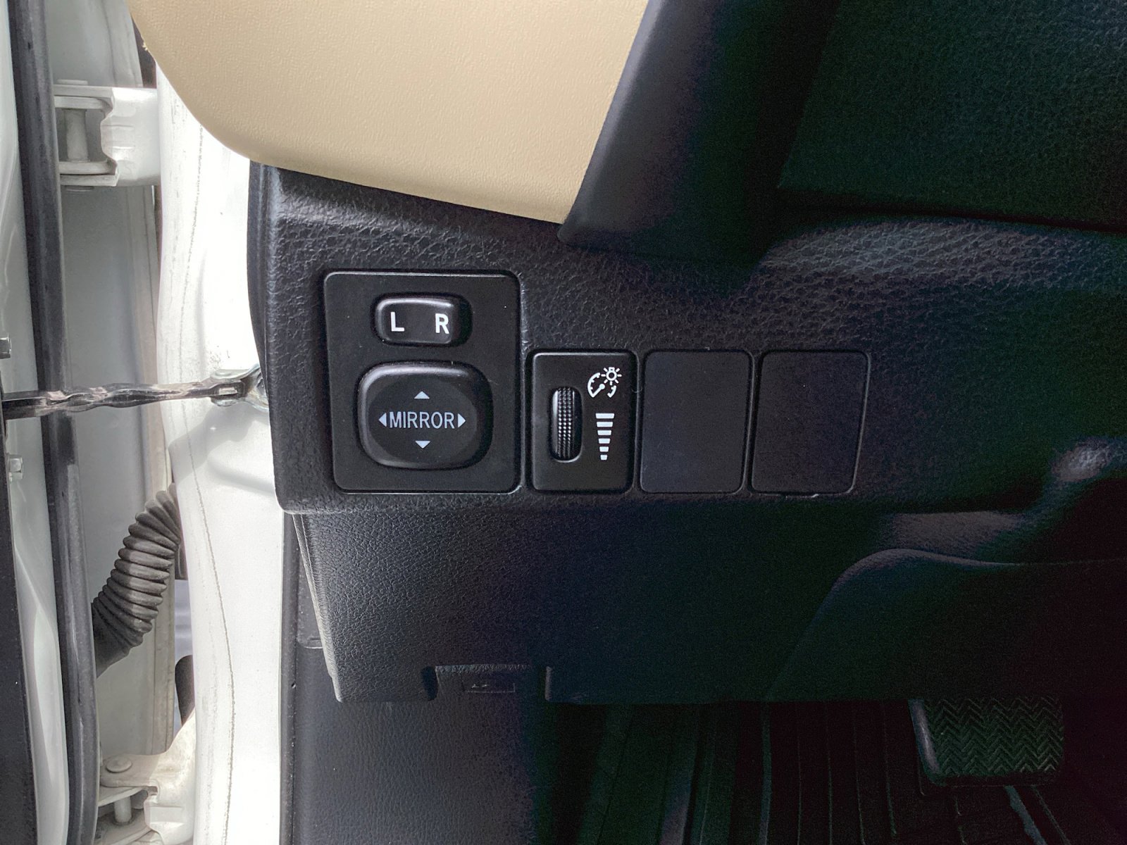 Used 2017 Toyota Corolla LE FWD image 24