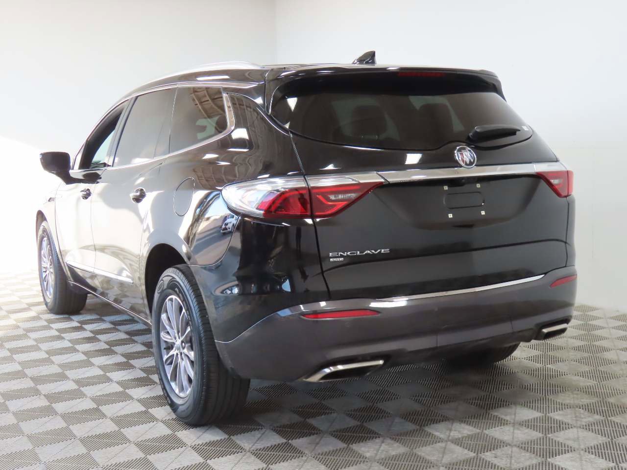 Used 2024 Buick Enclave Premium image 3