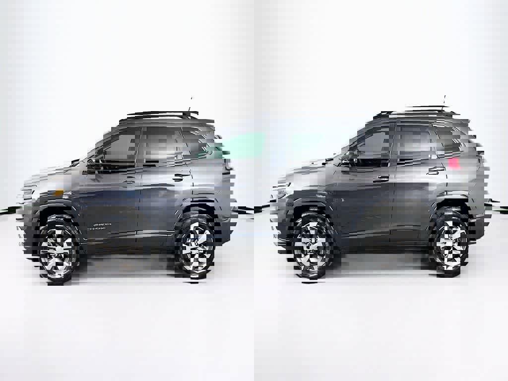 Used 2022 Jeep Cherokee Limited AWD/4WD image 3