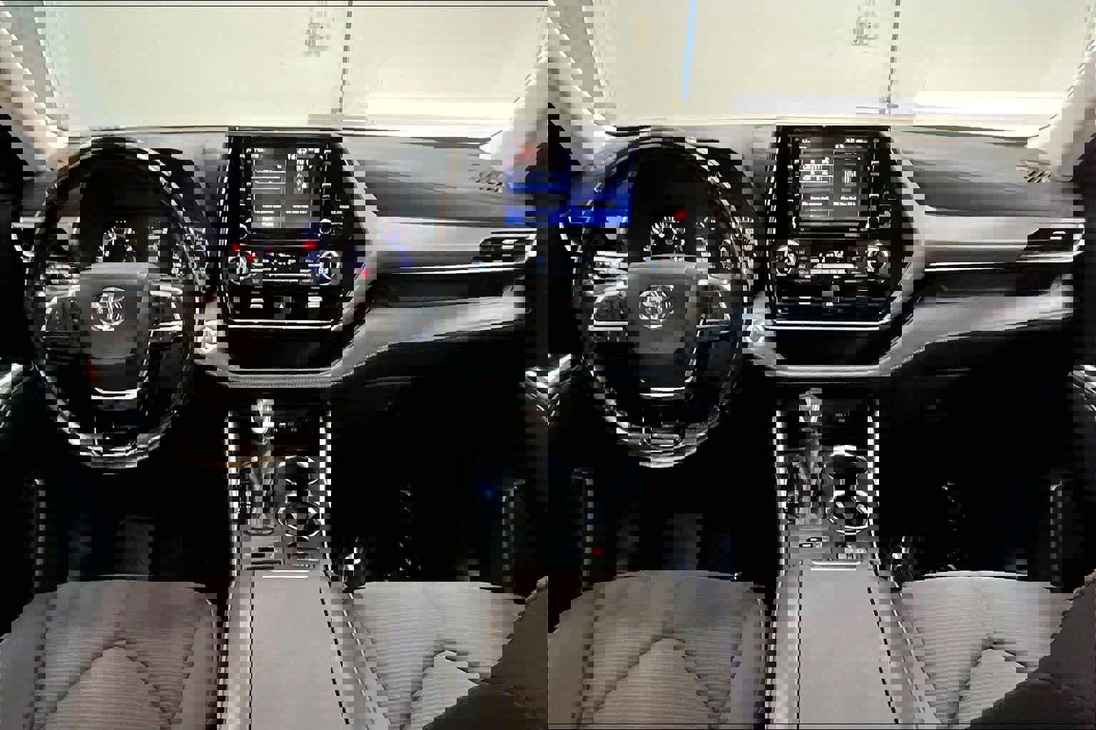 Used 2021 Toyota Highlander LE image 18