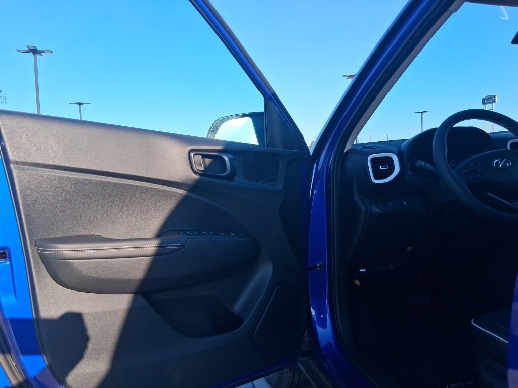 New 2025 Hyundai Venue Limited image 17