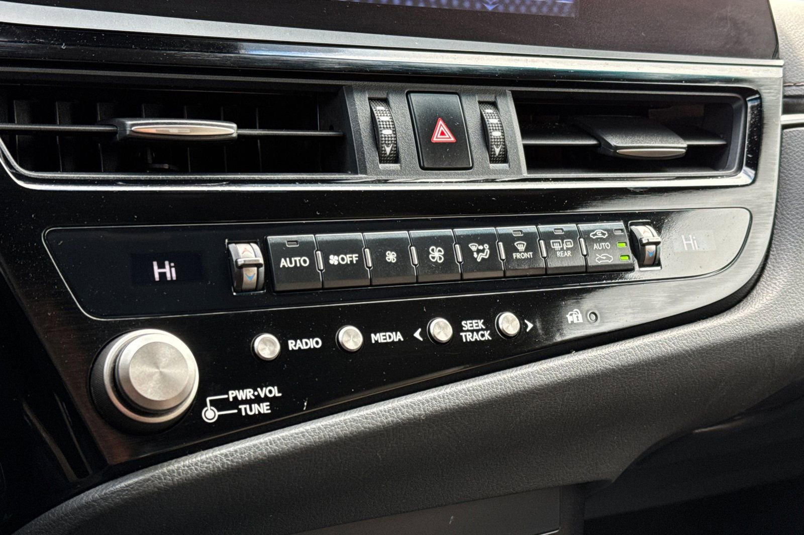 Used 2022 Lexus ES 250 w/ Accessory Package 2 AWD/4WD image 18