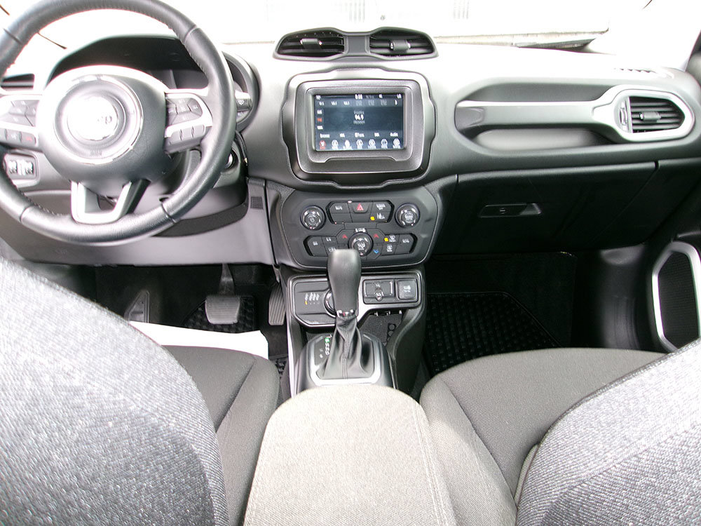Used 2021 Jeep Renegade Latitude w/ Convenience Group AWD/4WD image 13