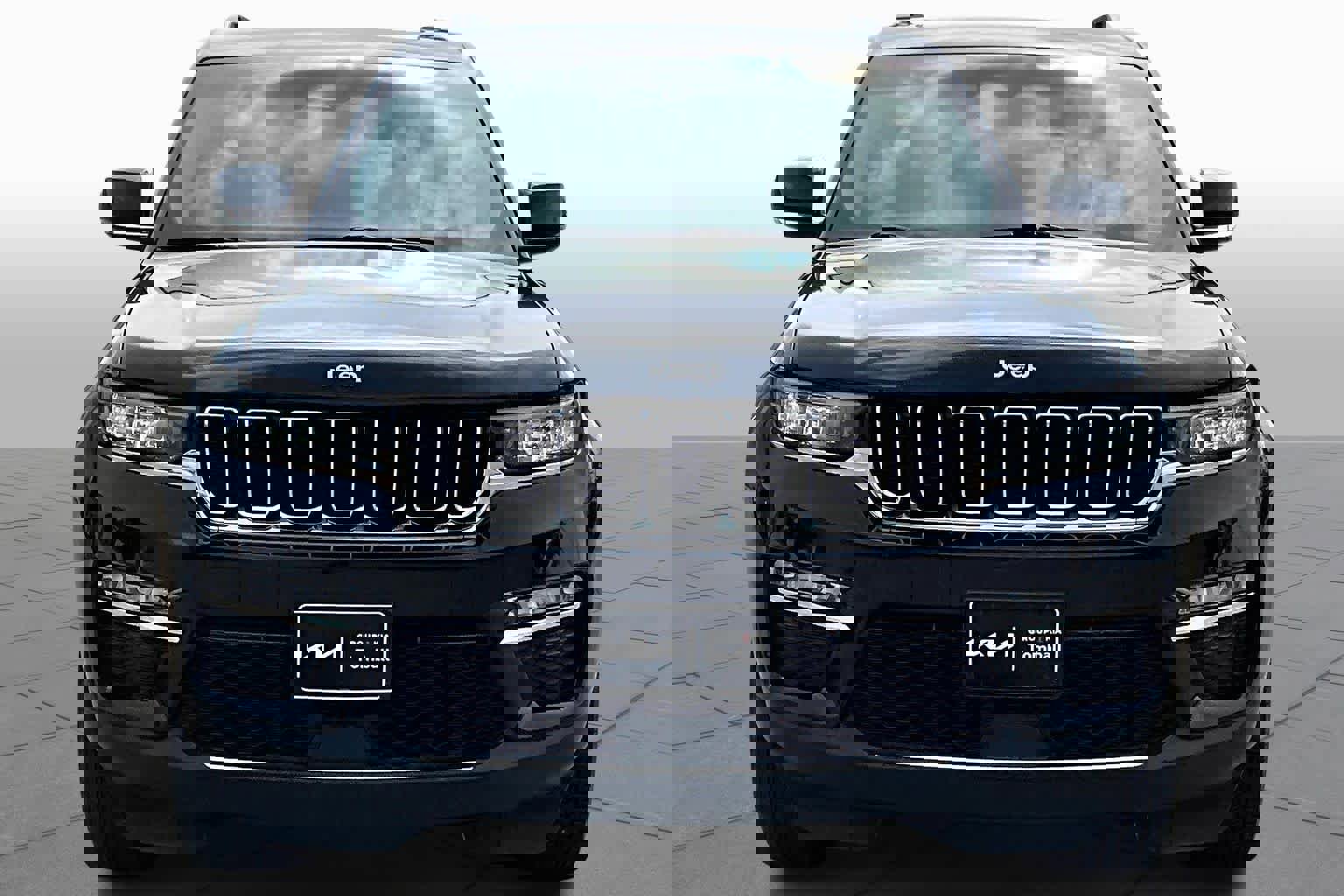 Used 2023 Jeep Grand Cherokee Limited image 4