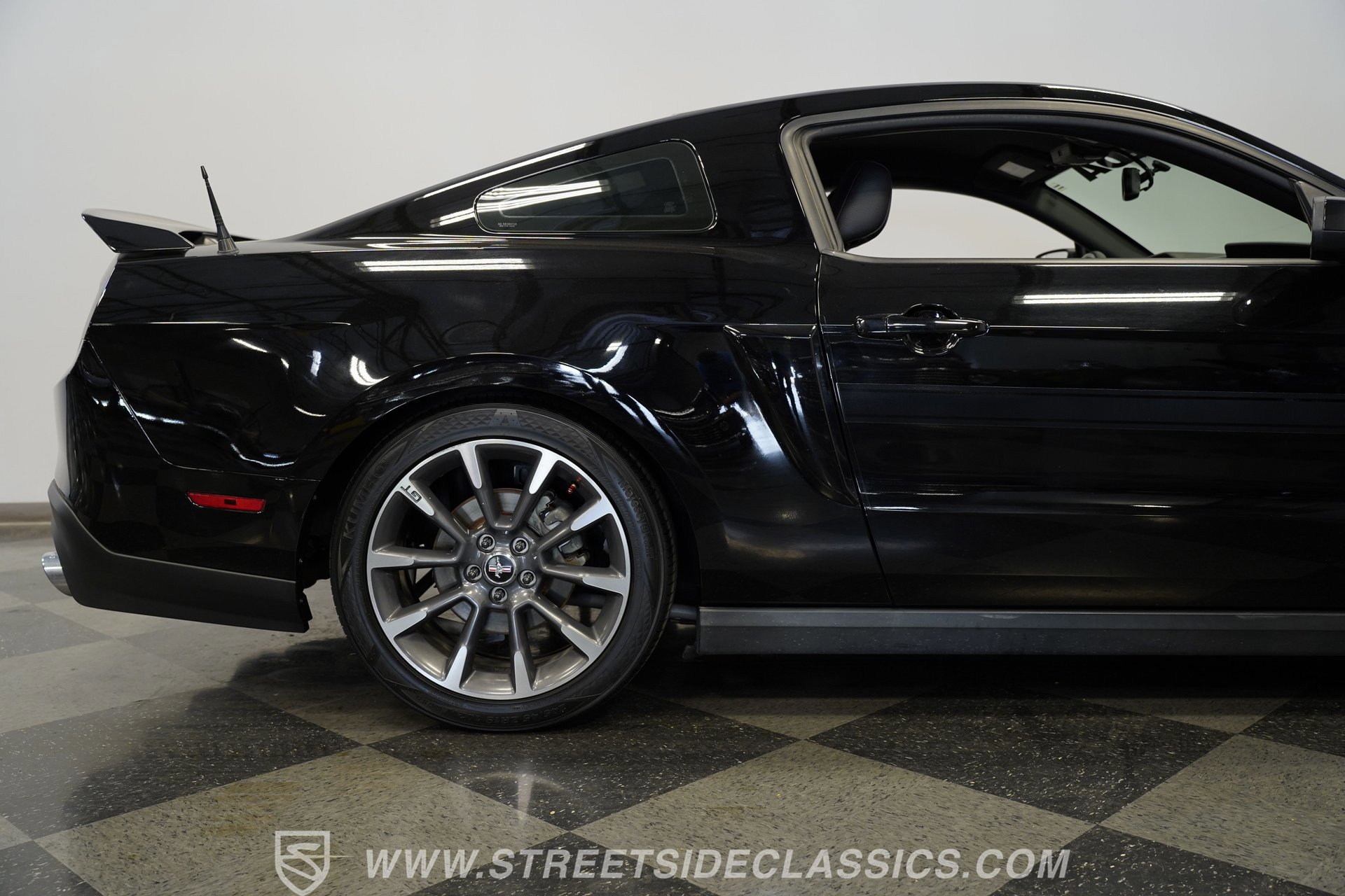 Used 2012 Ford Mustang GT Premium image 33