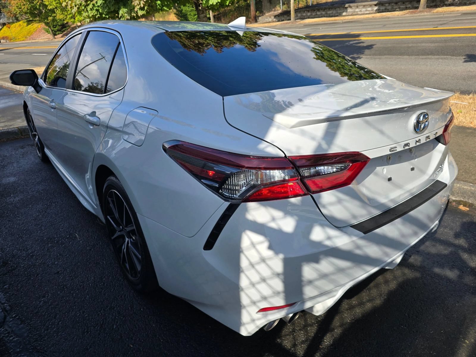 Used 2024 Toyota Camry SE w/ Audio Upgrade Package FWD image 2