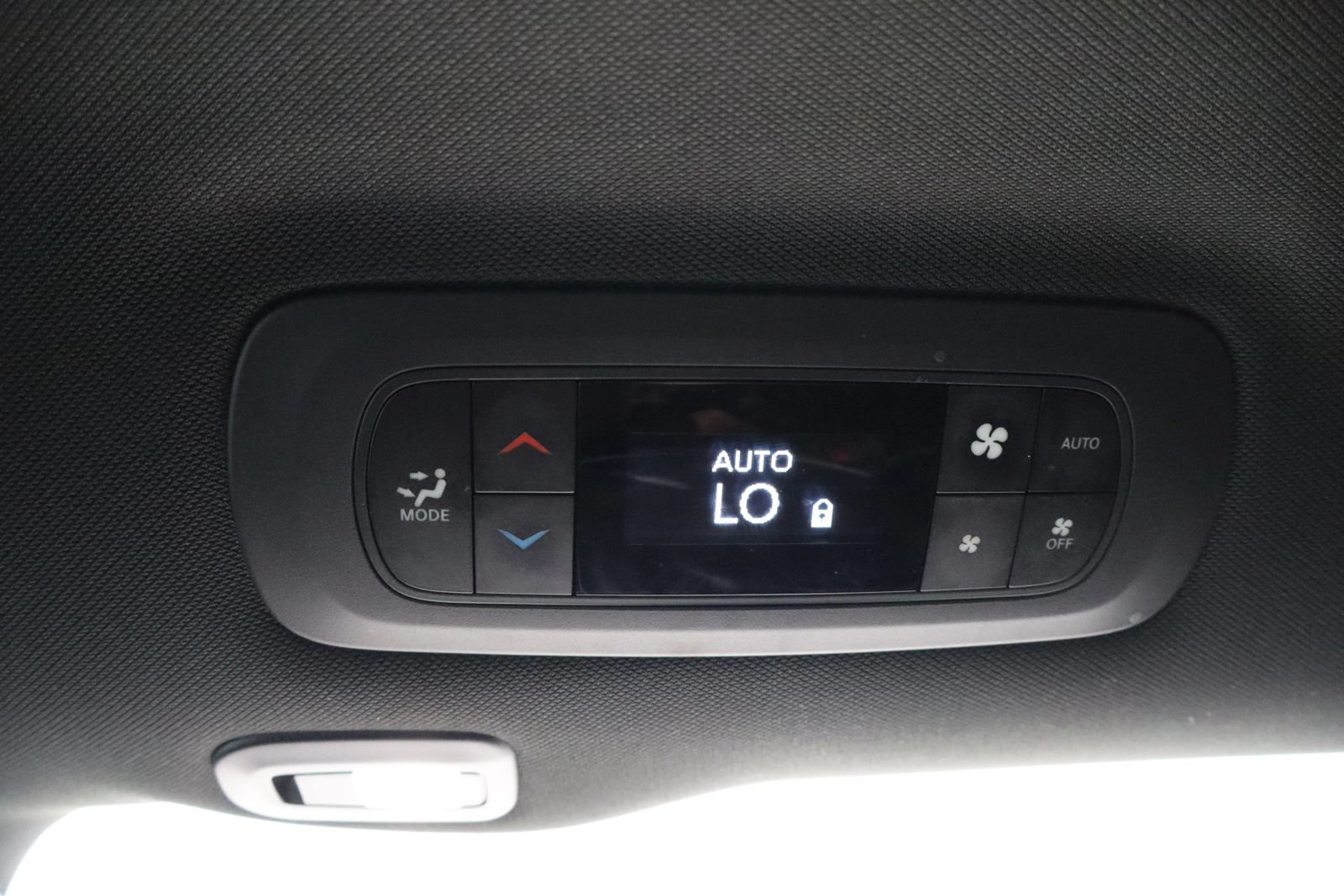 Used 2019 Chrysler Pacifica Limited w/ Advanced Safetytec Group FWD image 23
