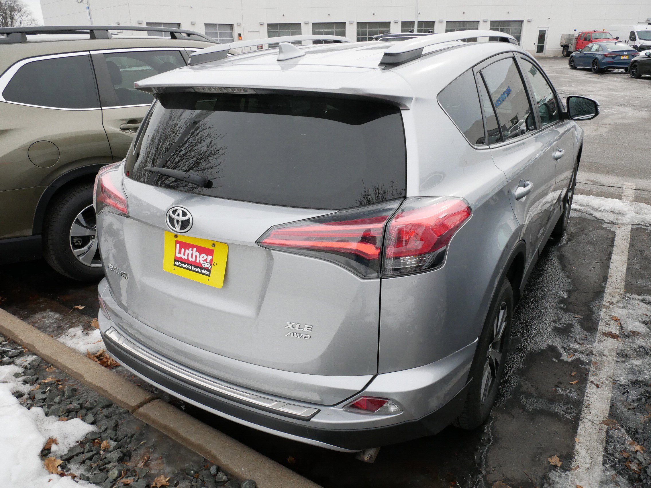 Used 2018 Toyota RAV4 XLE image 5