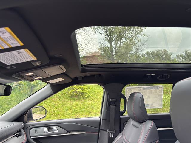New 2026 Ford Explorer ST-Line w/ ST-Line Street Pack AWD/4WD image 14