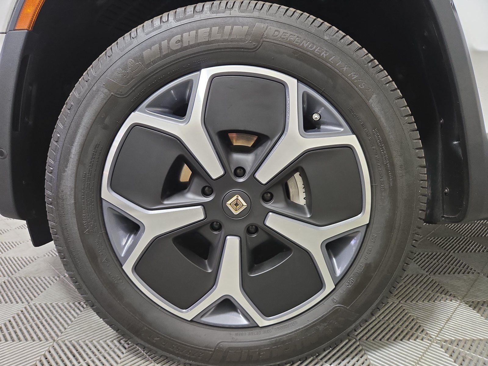 Used 2024 Rivian R1S Adventure Dual AWD/4WD image 9