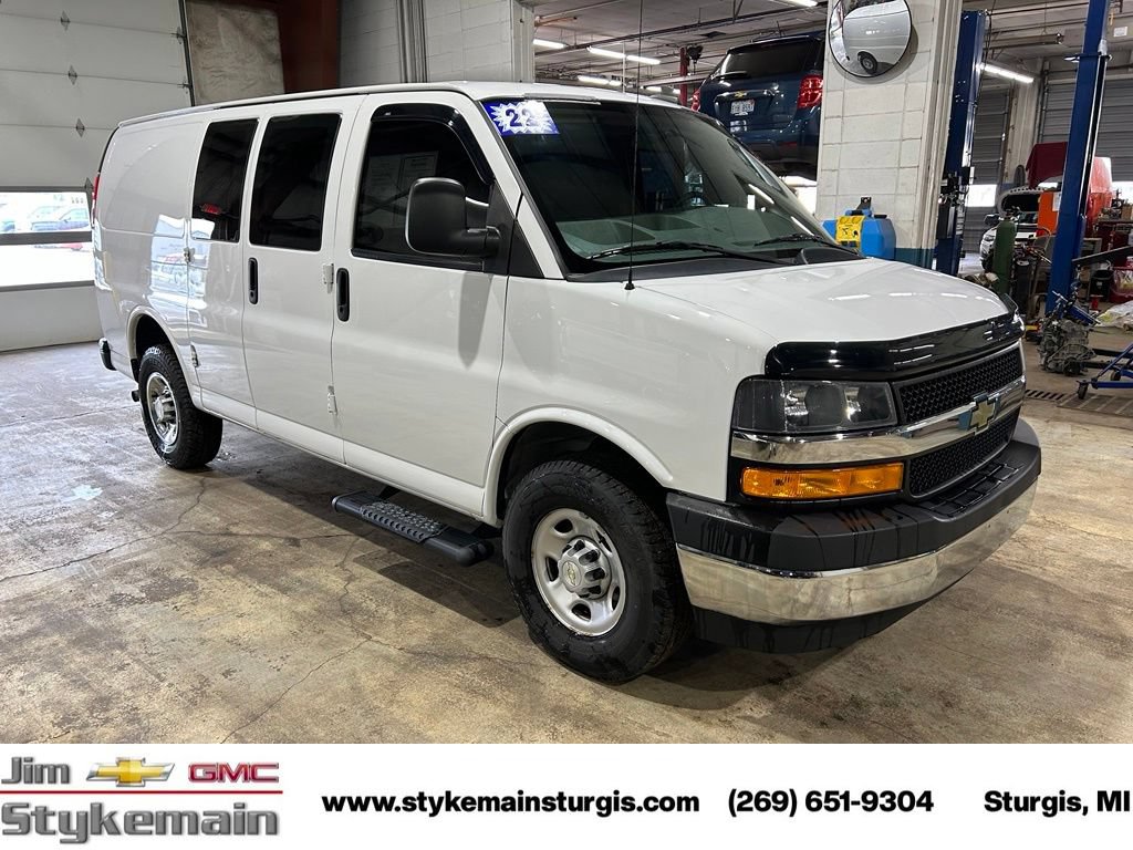Used 2022 Chevrolet Express 2500 w/ Driver Convenience Package RWD image 10