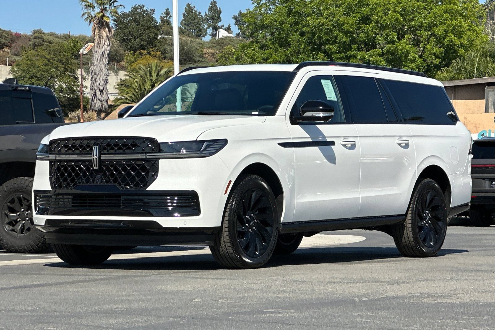 New 2026 Lincoln Navigator L Reserve w/ Jet Appearance Package AWD/4WD image 7