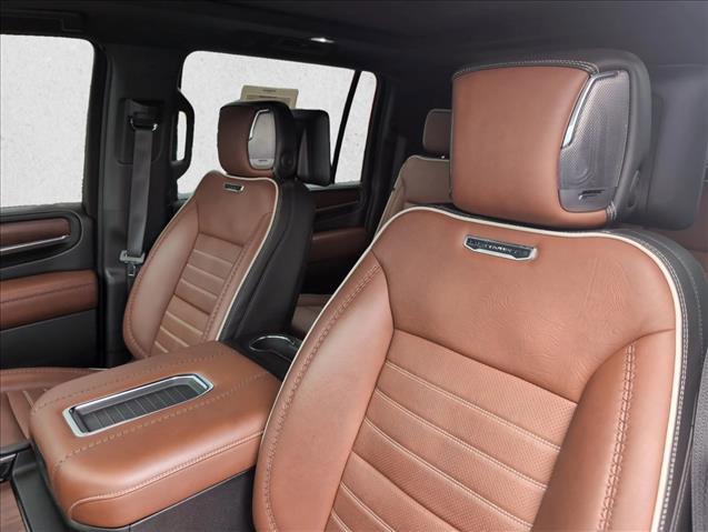 Used 2023 GMC Yukon XL Denali Ultimate image 9