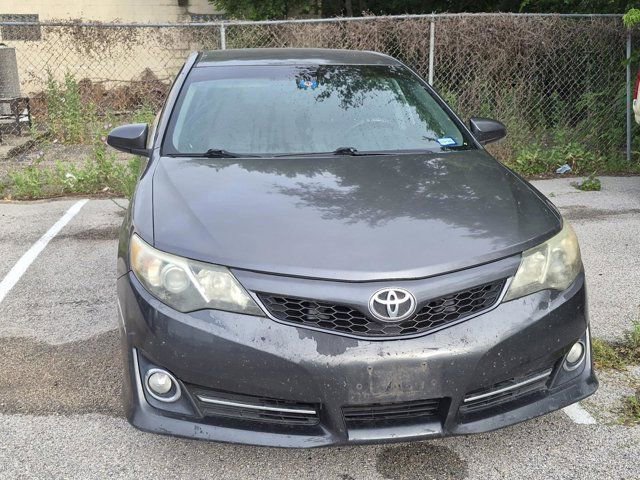 Used 2013 Toyota Camry SE FWD image 2