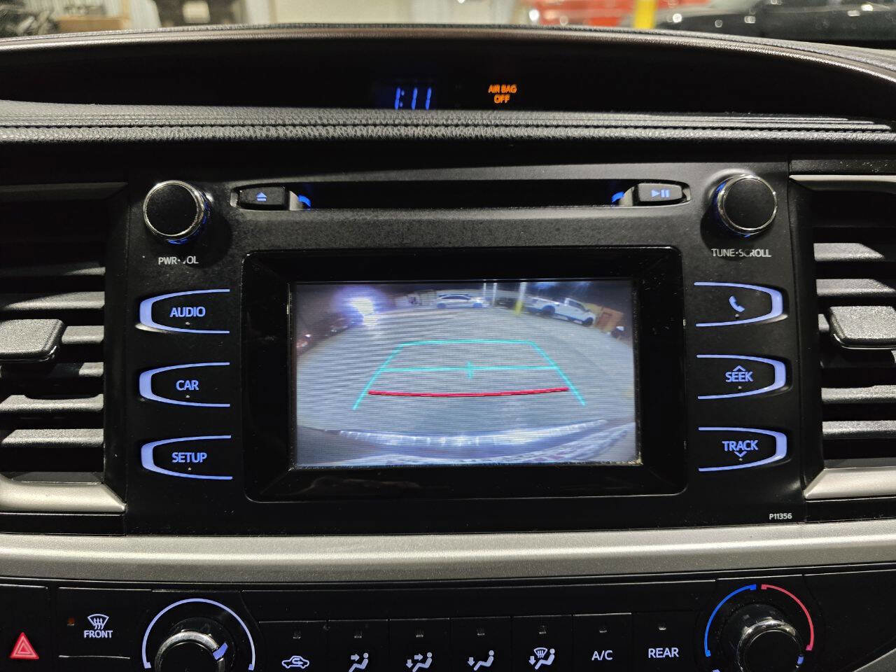 Used 2017 Toyota Highlander LE AWD/4WD image 39