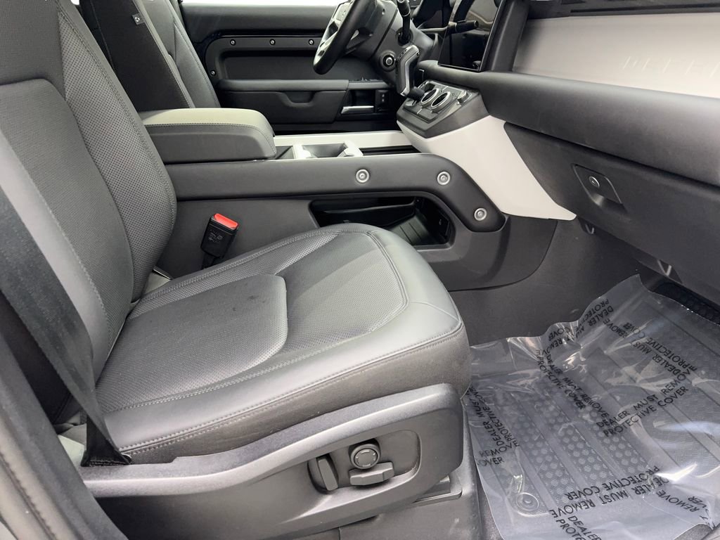 Used 2025 Land Rover Defender 110 S image 42