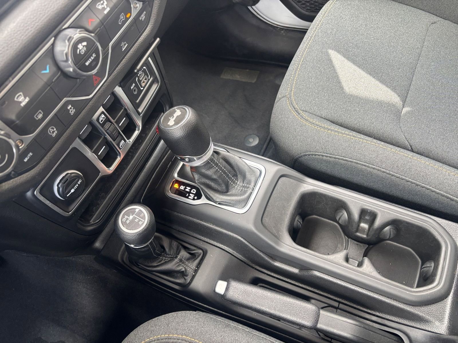 Used 2025 Jeep Wrangler Unlimited Sport AWD/4WD image 40