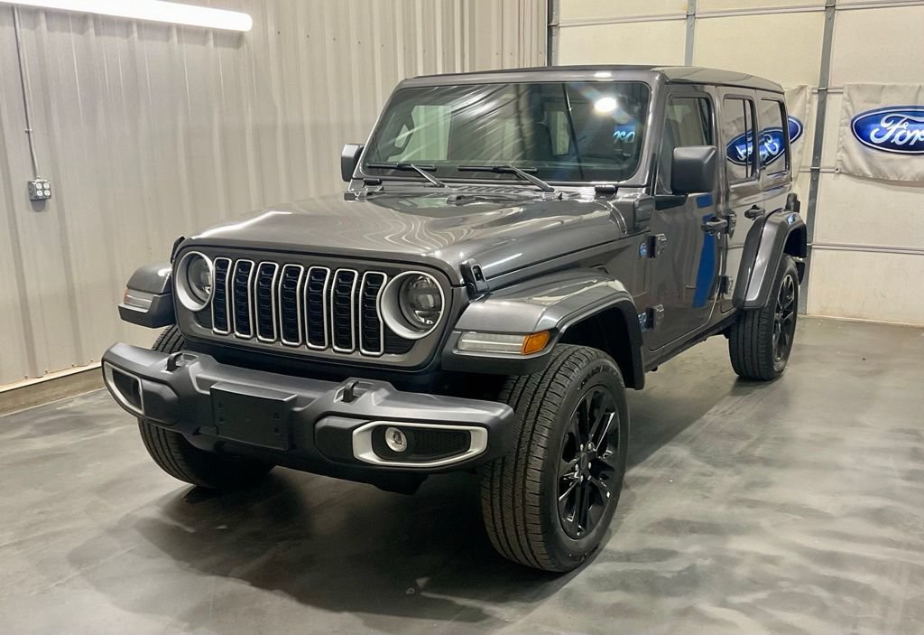 Used 2025 Jeep Wrangler Unlimited Sahara w/ Safety Group AWD/4WD image 3