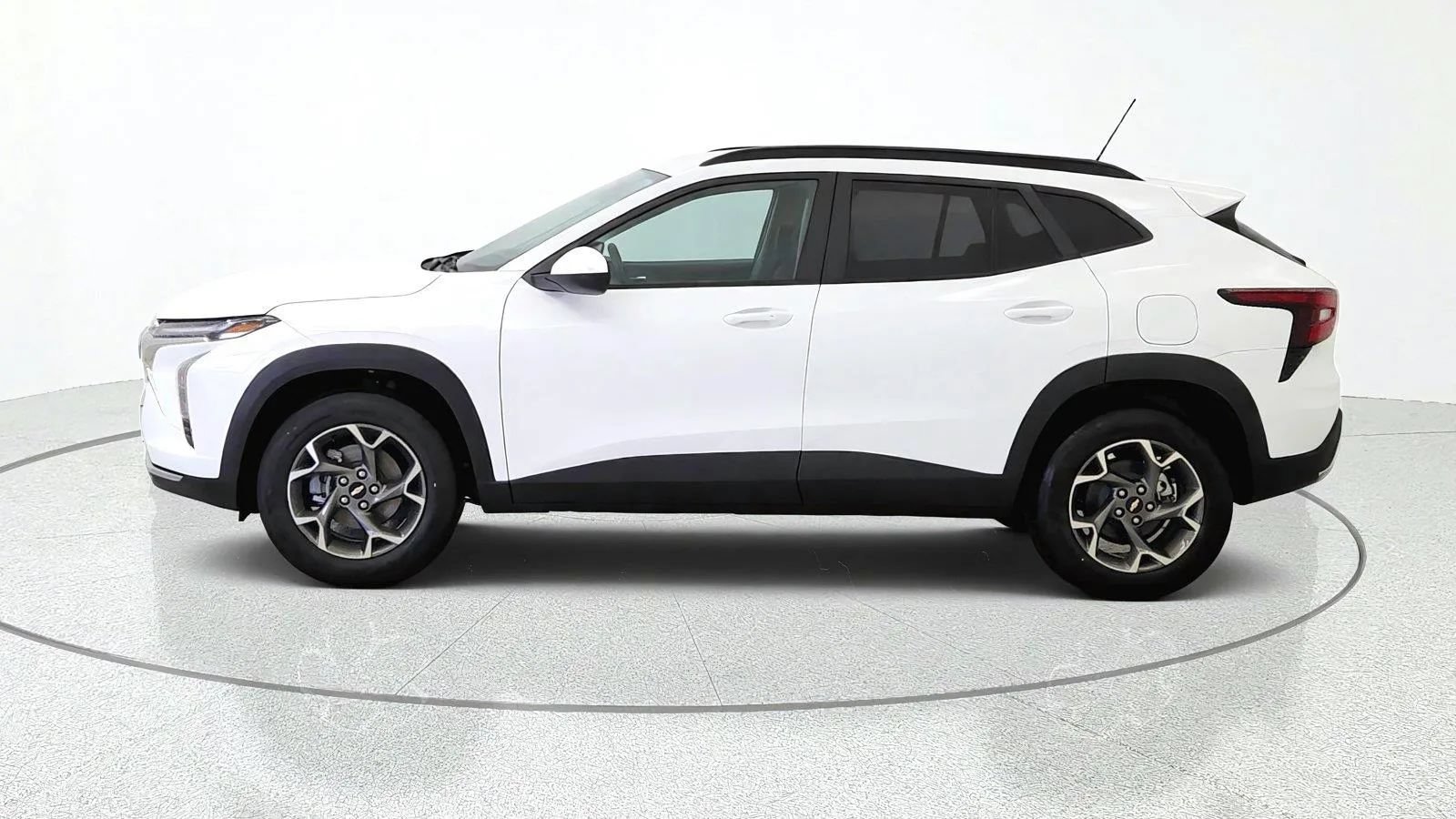 New 2026 Chevrolet Trax LT w/ Driver Confidence Package FWD image 5