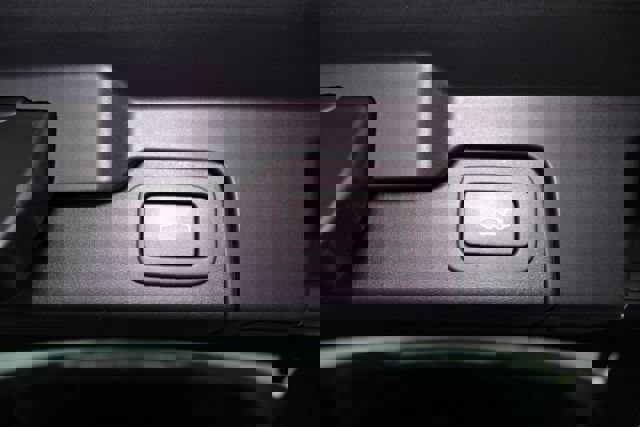 Used 2014 Land Rover Range Rover Evoque Dynamic image 25