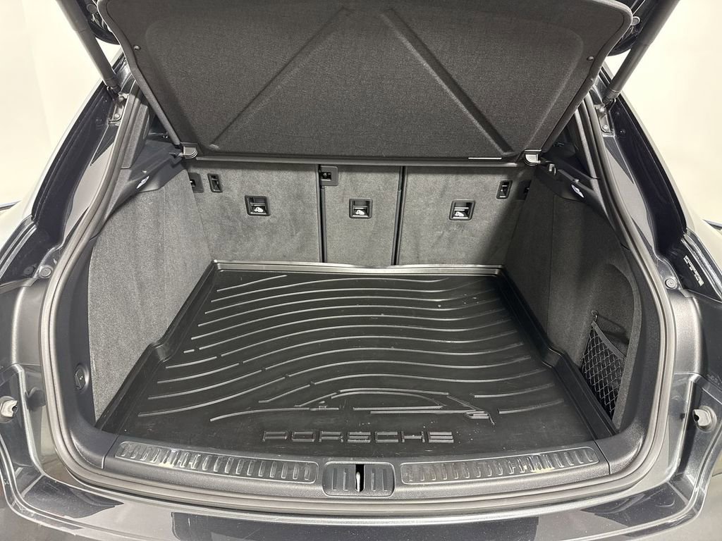 Certified 2024 Porsche Macan Turbo image 21