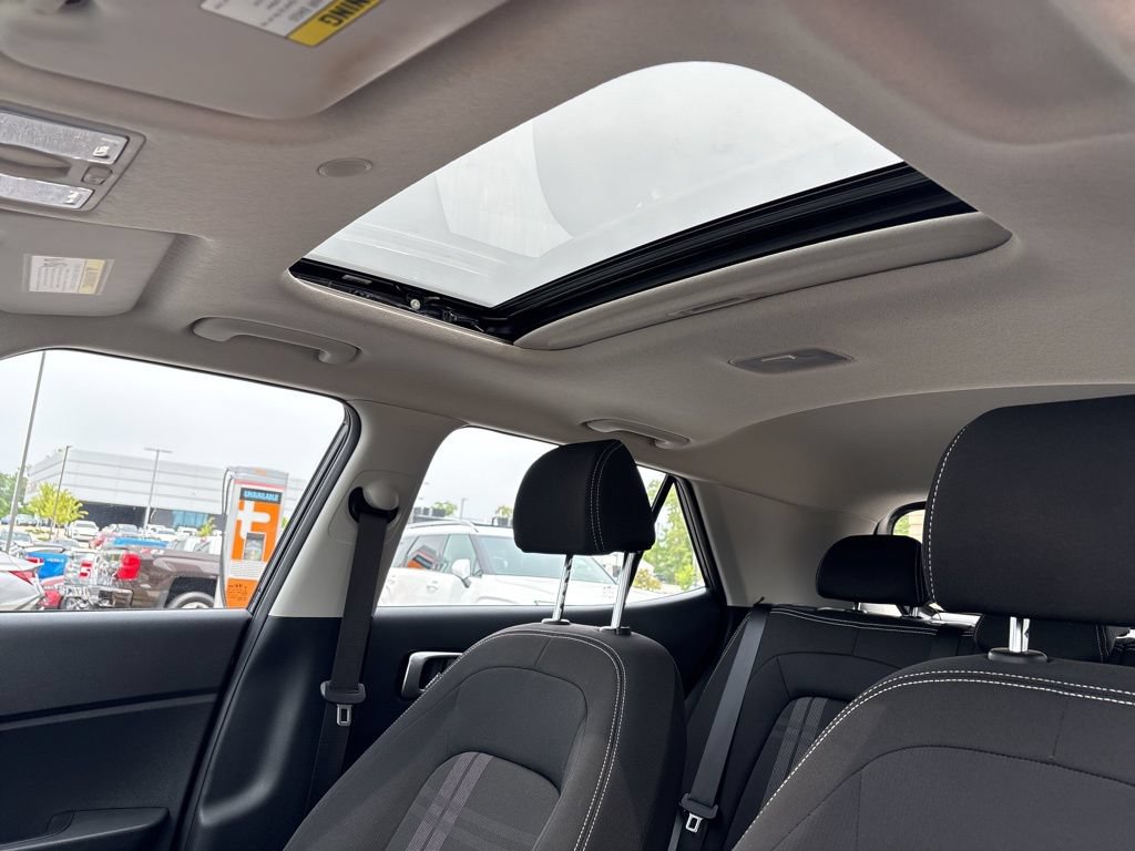 Certified 2023 Hyundai Venue SEL FWD image 25