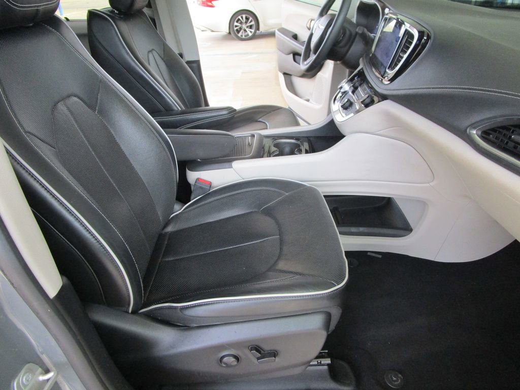 Used 2023 Chrysler Pacifica Limited image 27