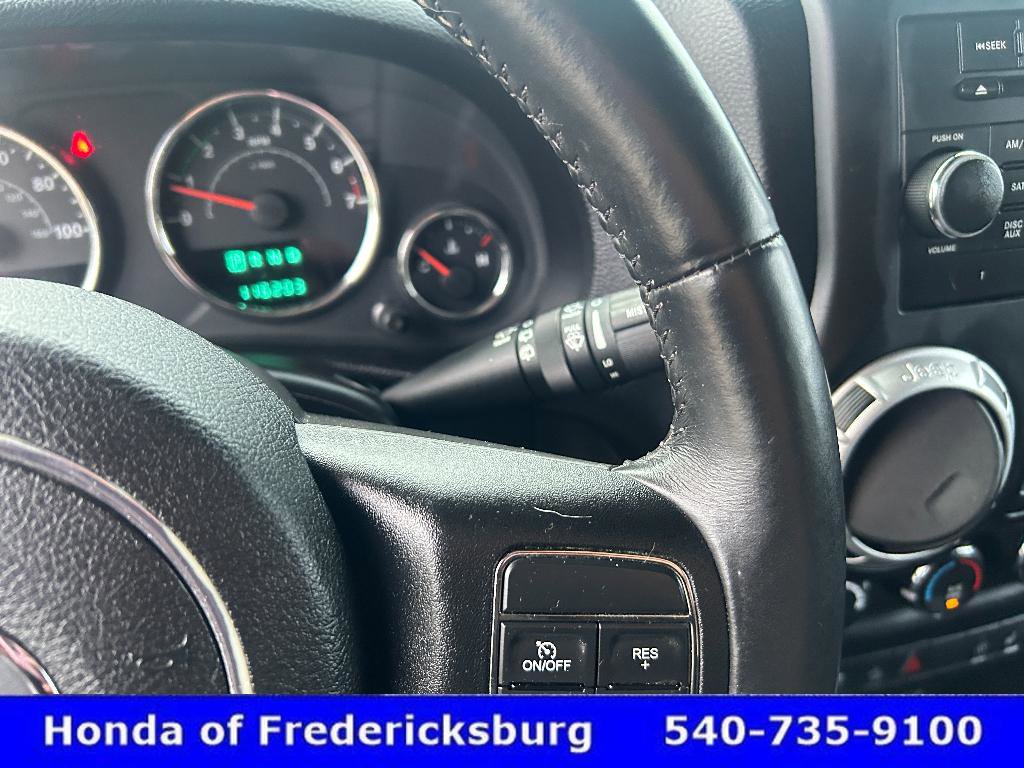 Used 2014 Jeep Wrangler Unlimited Sahara w/ Connectivity Group AWD/4WD image 18