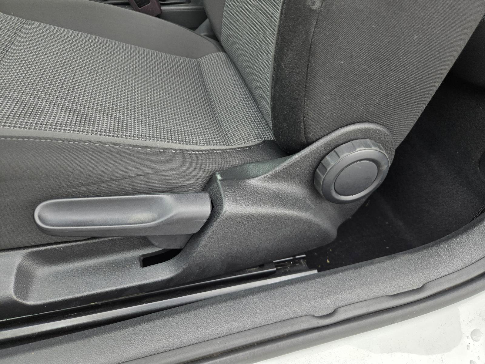 Used 2018 Volkswagen Beetle 2.0T S image 21