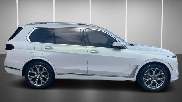 Used 2023 BMW X7 xDrive40i AWD/4WD image 3