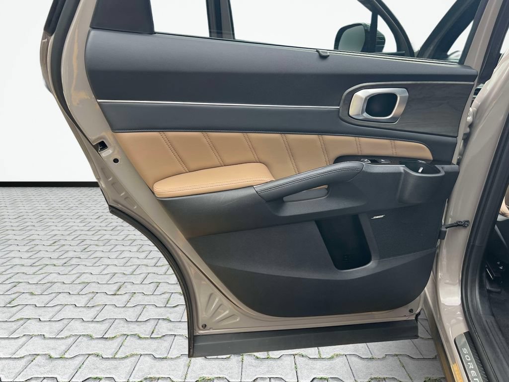 Certified 2025 Kia Sorento SX Prestige w/ Olive Brown Leather Package AWD/4WD image 16