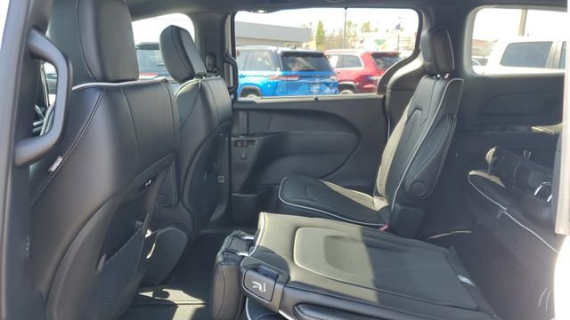 Certified 2026 Chrysler Pacifica Limited w/ S Appearance Package FWD image 25