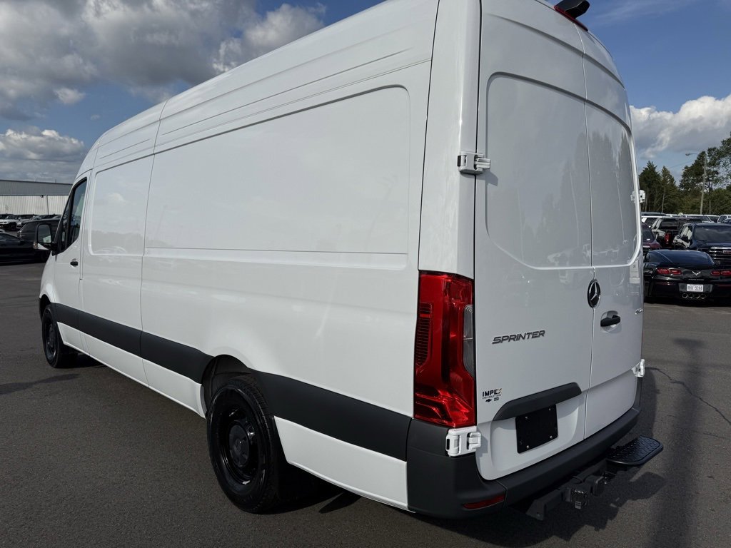 Used 2025 Mercedes-Benz Sprinter 2500 image 3