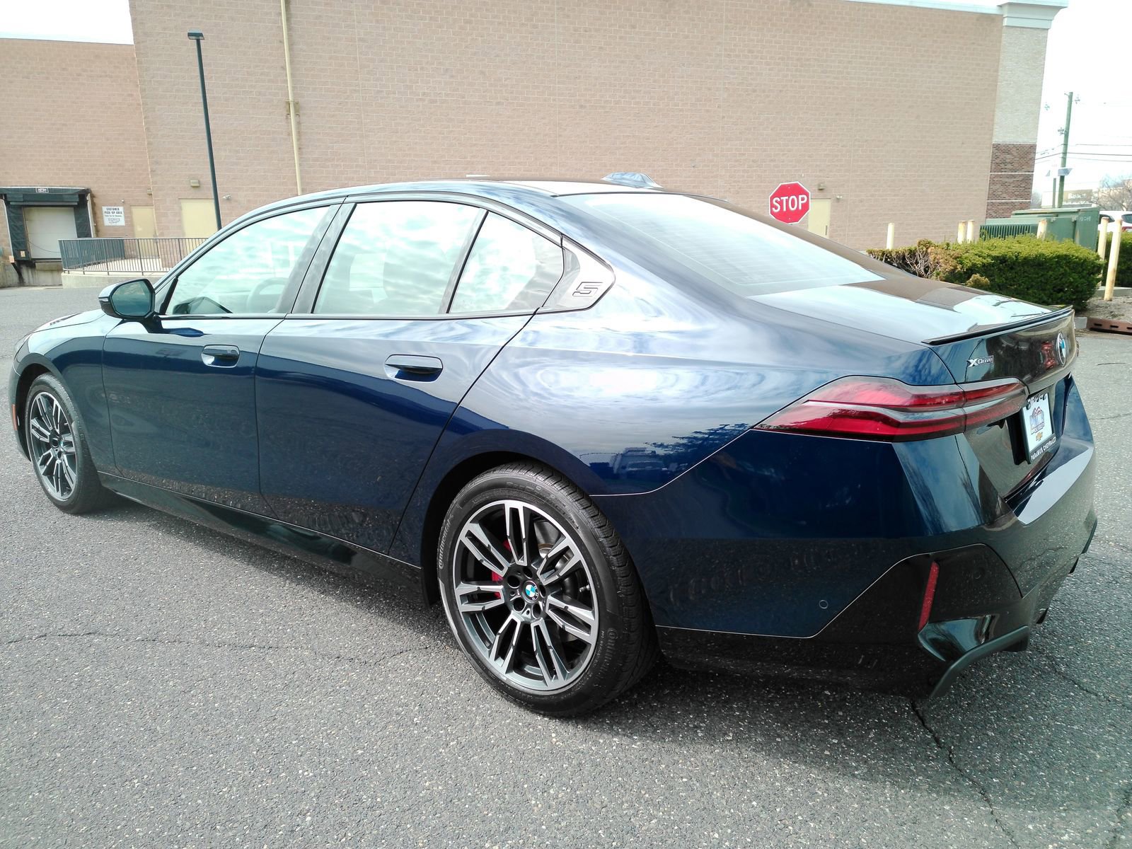 Used 2026 BMW 530i xDrive w/ M Sport Package AWD/4WD image 5