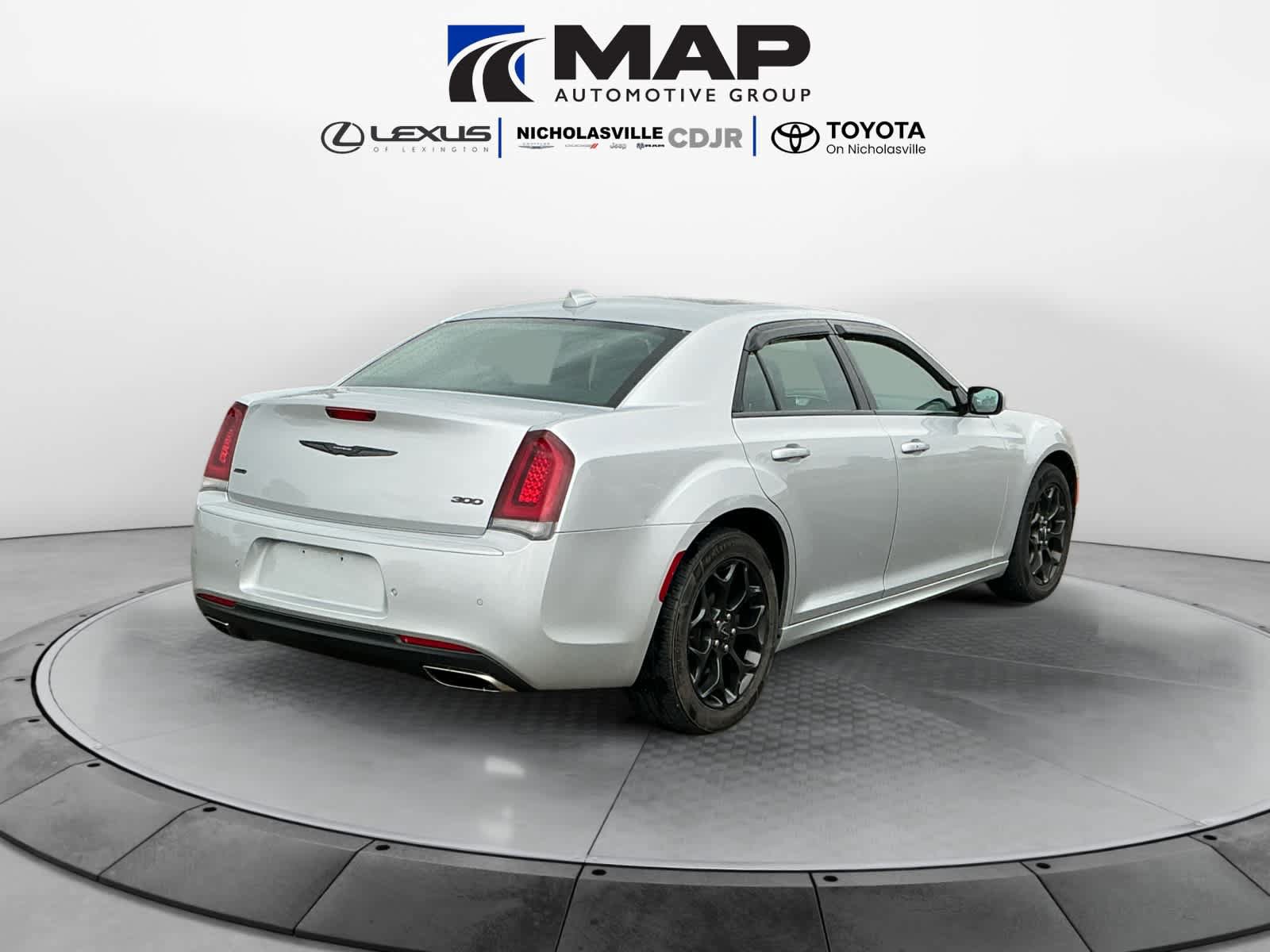 Used 2021 Chrysler 300 Touring L w/ Popular Equipment Group AWD/4WD image 5