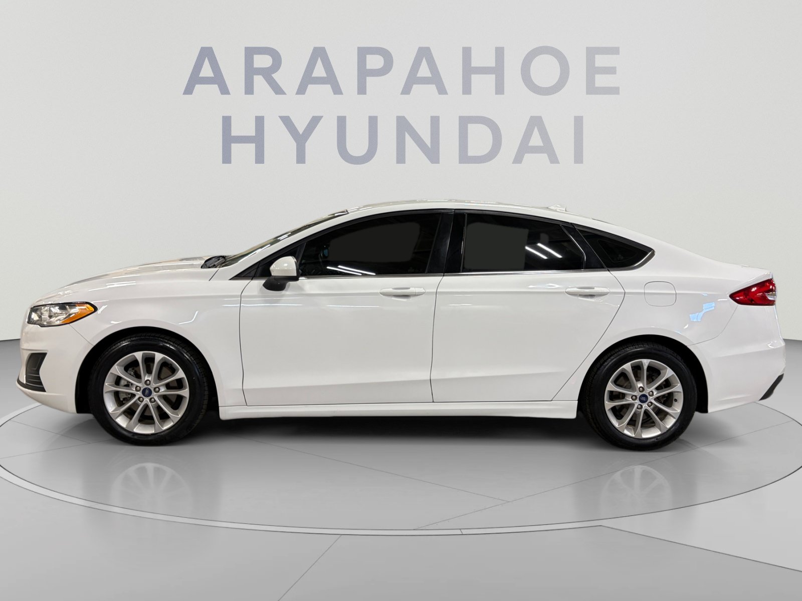 Used 2020 Ford Fusion SE FWD image 2