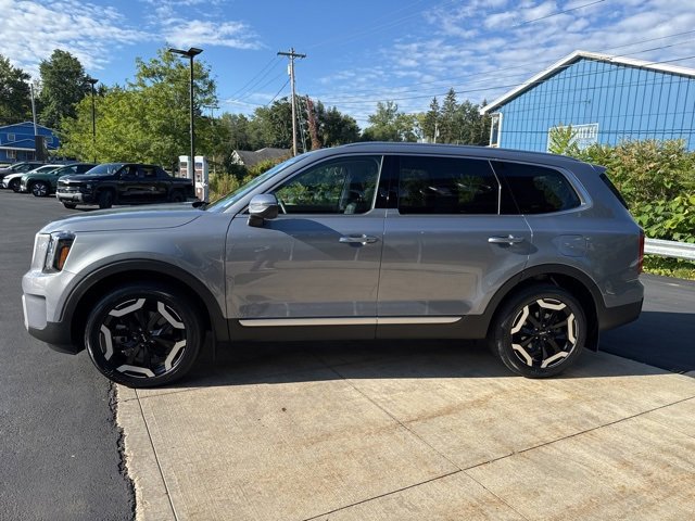 Used 2024 Kia Telluride S image 6