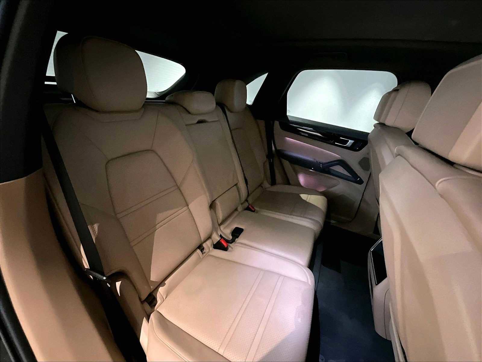 Used 2023 Porsche Cayenne image 30