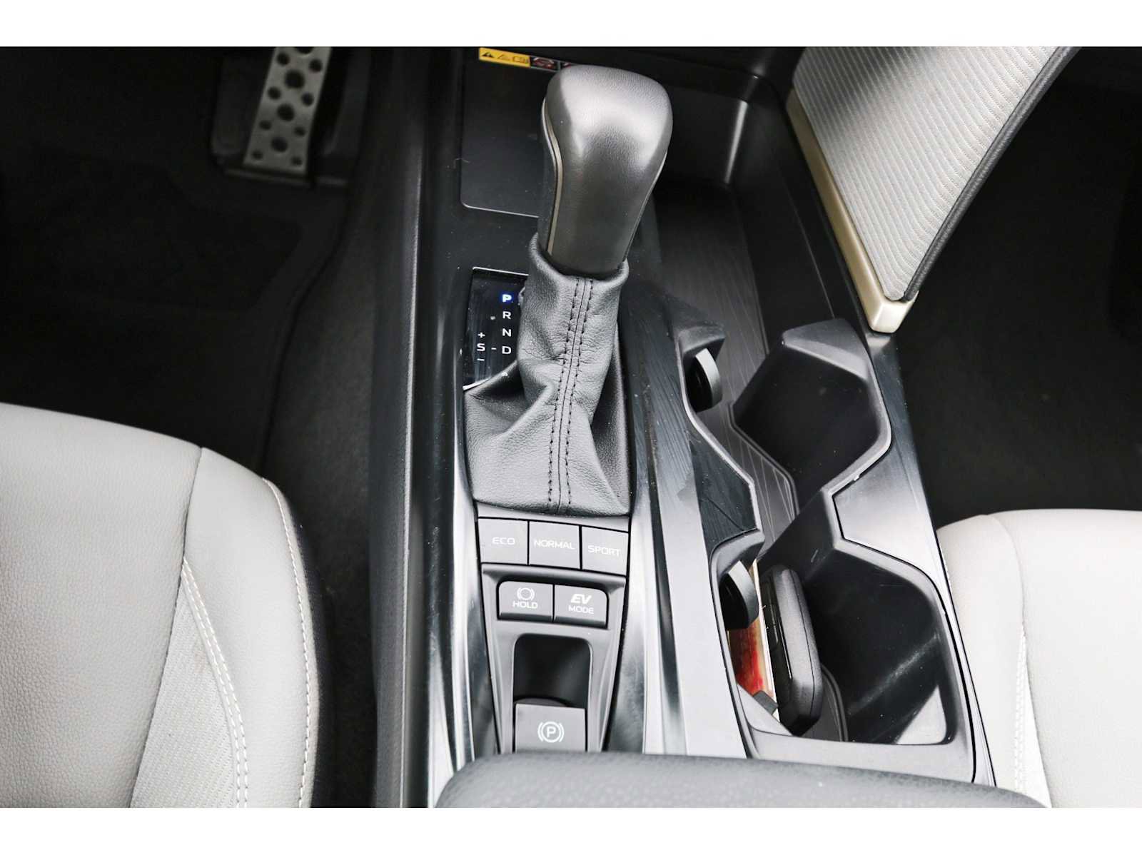 Used 2025 Toyota Camry SE w/ Convenience Package image 25