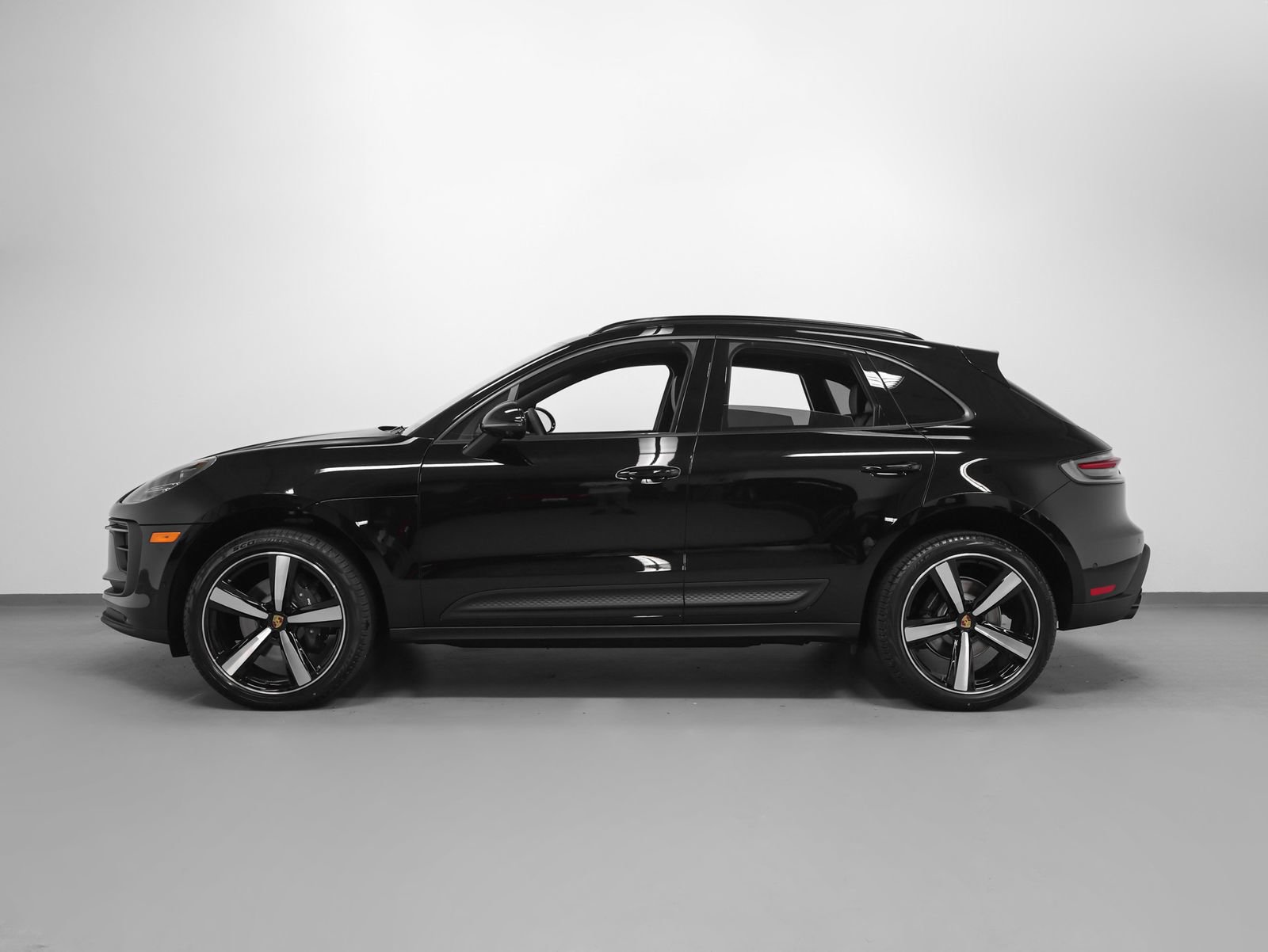 New 2026 Porsche Macan AWD/4WD image 2