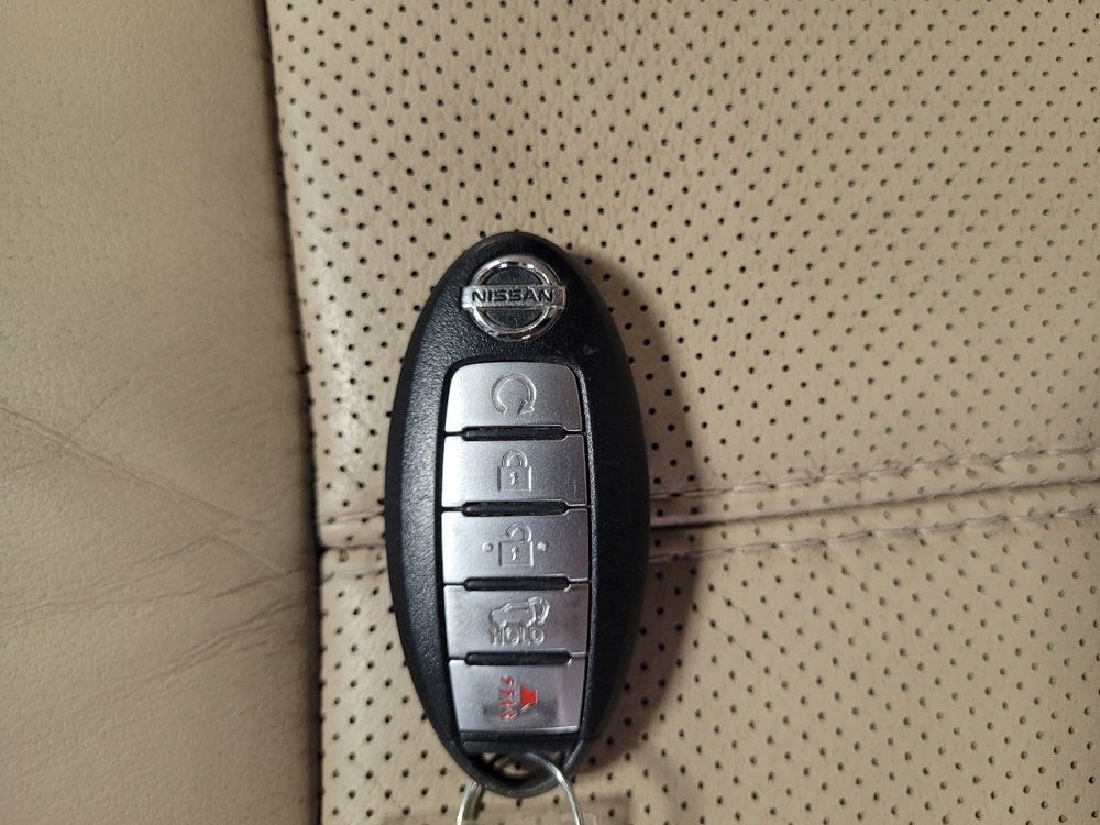 Used 2018 Nissan Pathfinder Platinum image 32