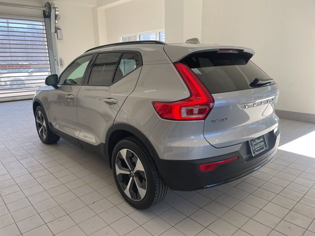 Certified 2025 Volvo XC40 B5 Plus image 2