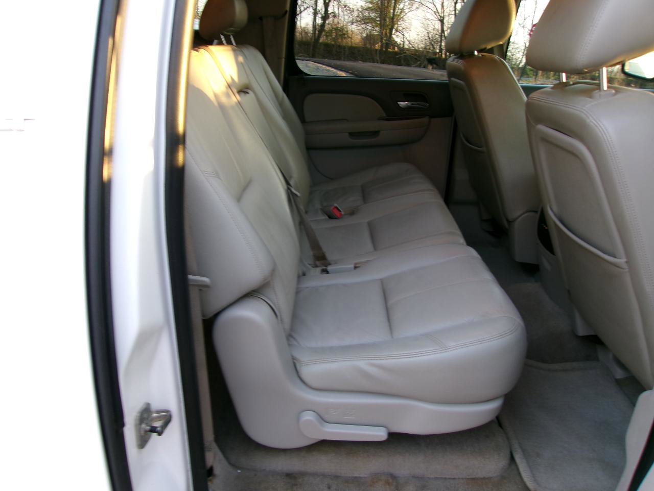 Used 2010 GMC Yukon XL SLT AWD/4WD image 6