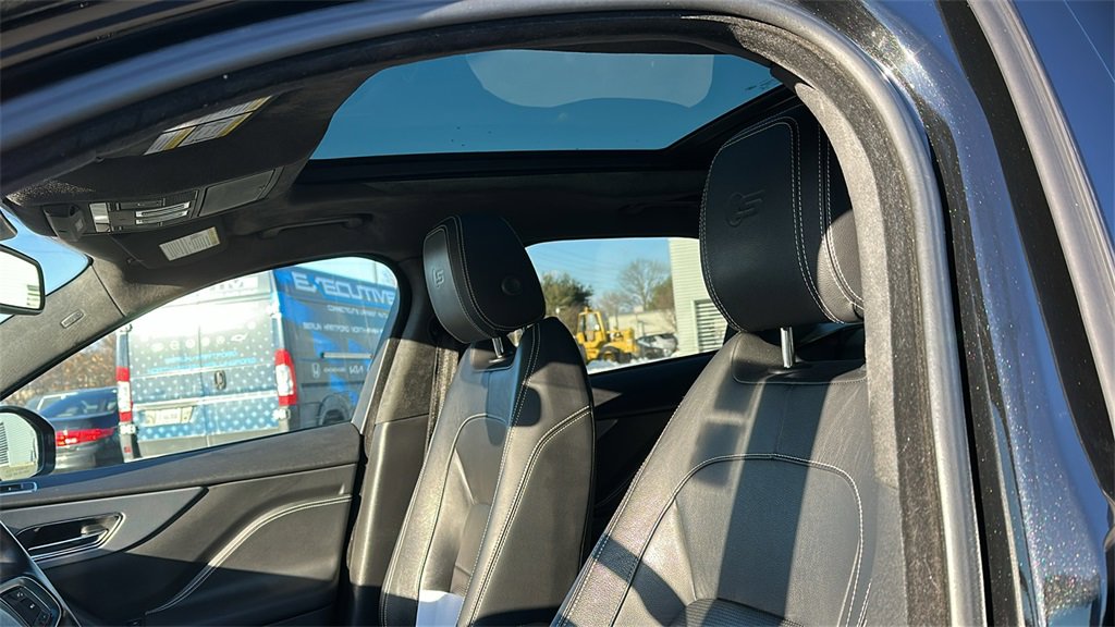 Used 2018 Jaguar F-PACE S image 10