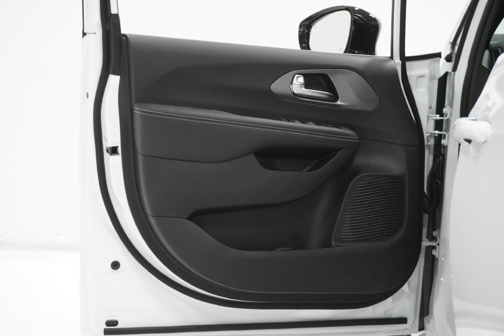 New 2026 Chrysler Voyager LX FWD image 8
