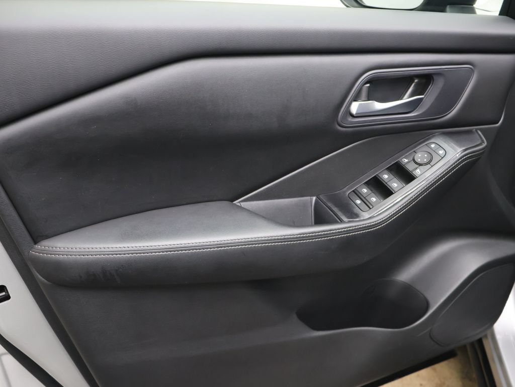 Used 2024 Nissan Rogue SV AWD/4WD image 15