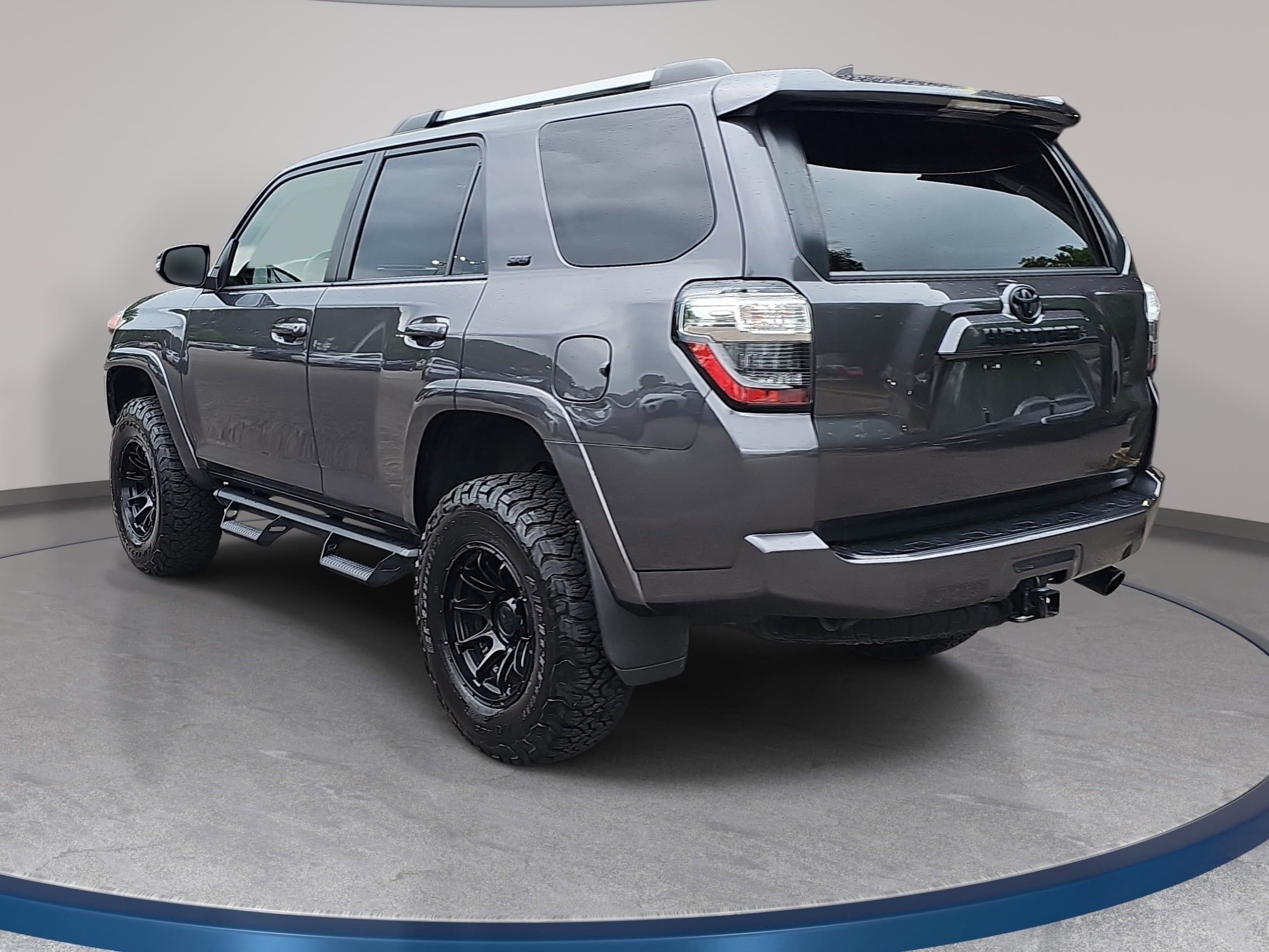 Used 2022 Toyota 4Runner SR5 Premium w/ Moonroof Package AWD/4WD image 7