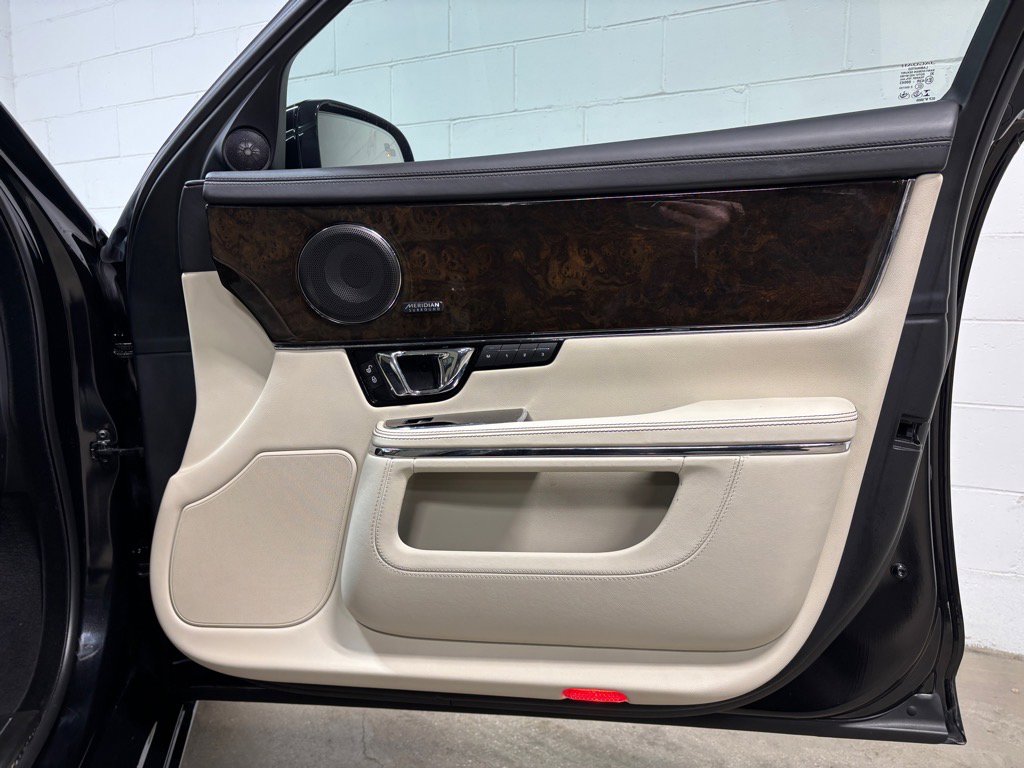 Used 2019 Jaguar XJ L Supercharged image 35