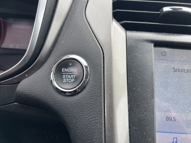 Used 2020 Ford Fusion SE FWD image 23
