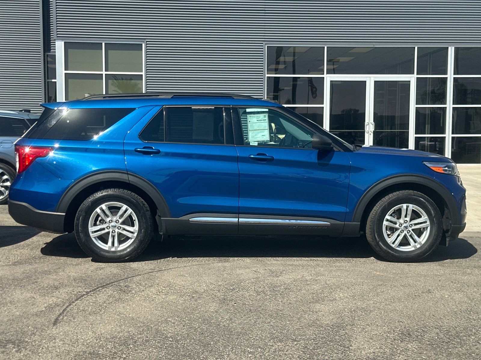 Certified 2022 Ford Explorer XLT w/ Class IV Trailer Tow Package image 3